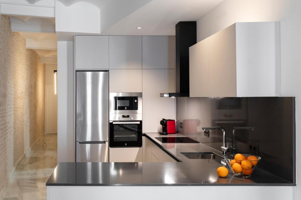 Magno Apartments San Gil - Shared Jacuzzi เซบีญา ภายนอก รูปภาพ