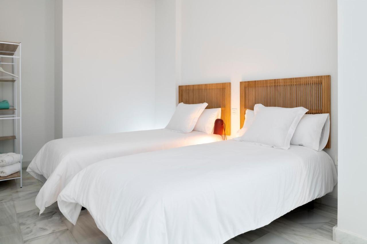 Magno Apartments San Gil - Shared Jacuzzi เซบีญา ภายนอก รูปภาพ
