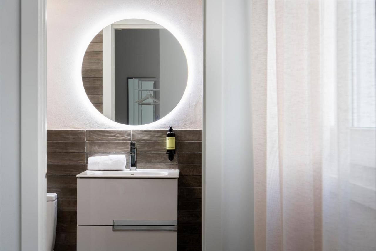 Magno Apartments San Gil - Shared Jacuzzi เซบีญา ภายนอก รูปภาพ