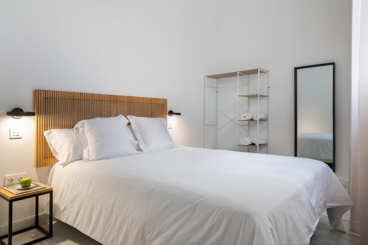Magno Apartments San Gil - Shared Jacuzzi เซบีญา ภายนอก รูปภาพ